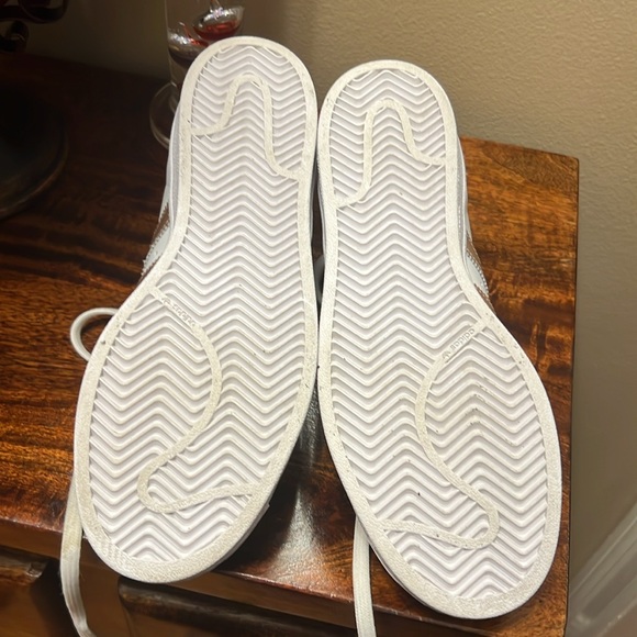 Adidas Superstars Tennis Shoes in White Copper Metallic, Size 8 - Picture 13 of 16